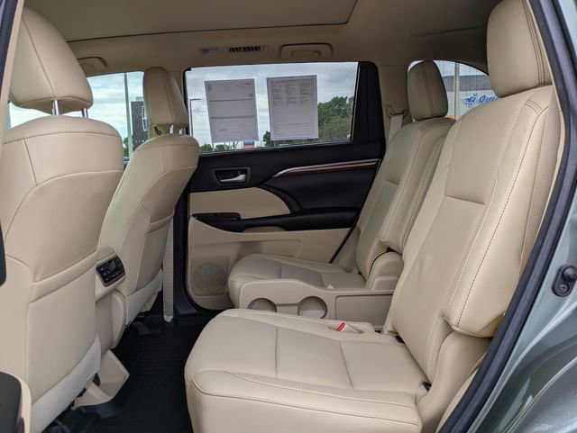 Used 2018 Toyota Highlander Limited Platinum FWD image 14