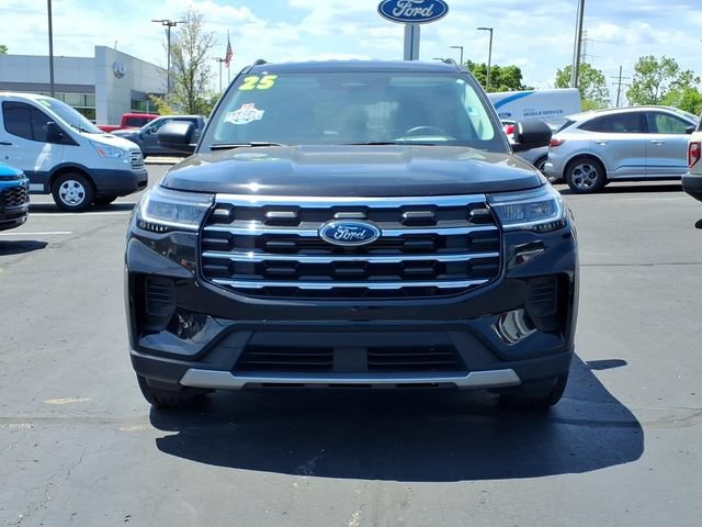 Certified 2025 Ford Explorer Active AWD/4WD image 2