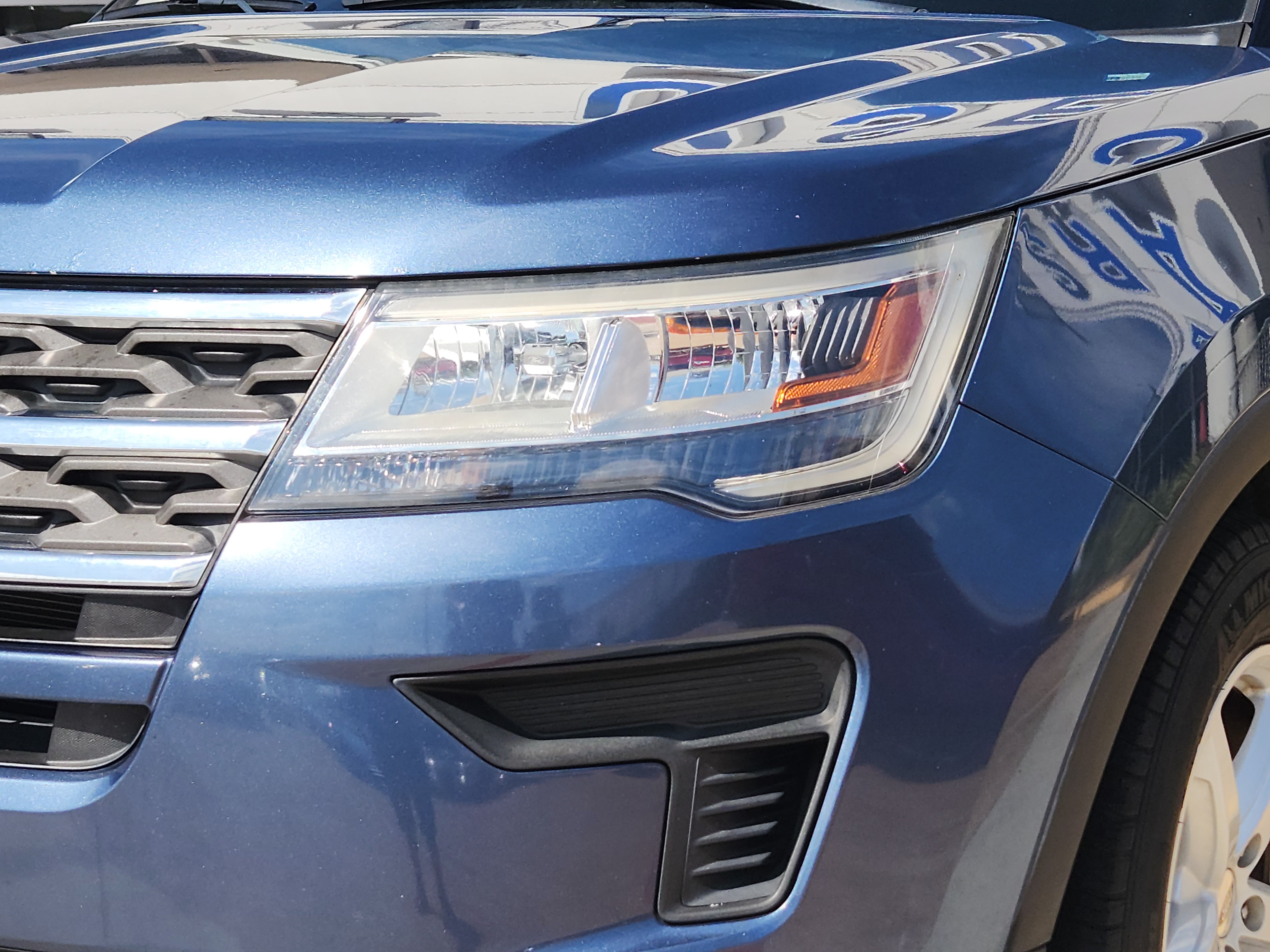 Certified 2018 Ford Explorer FWD image 6