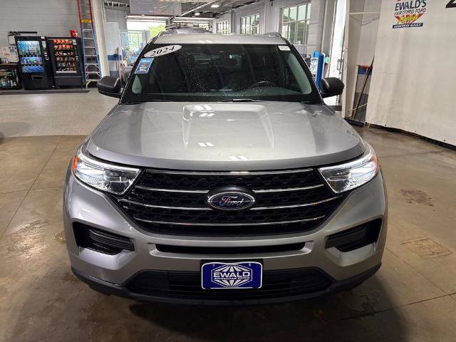 Certified 2024 Ford Explorer XLT w/ Class IV Trailer Tow Package AWD/4WD image 3