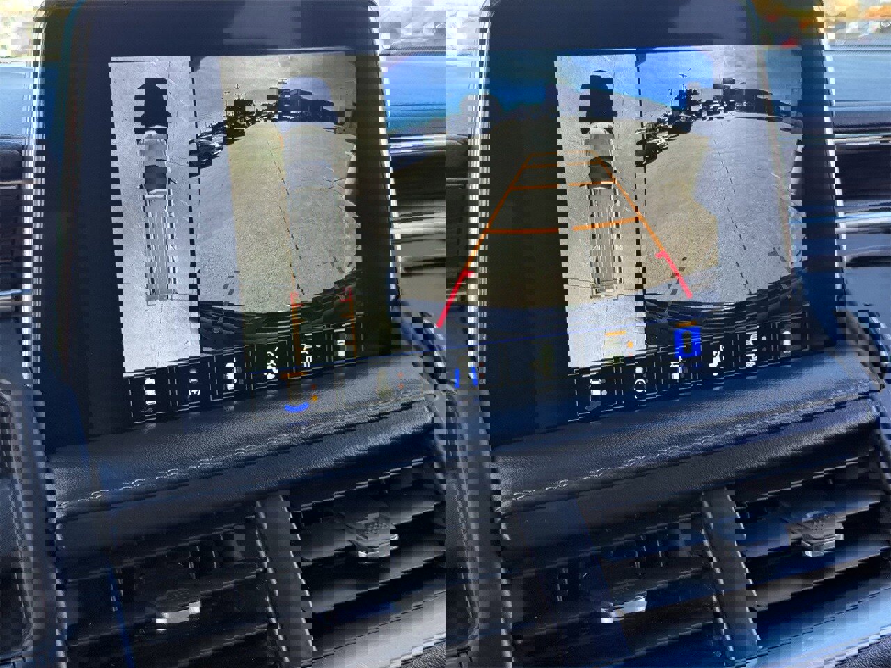 Used 2023 Chevrolet Tahoe LT w/ Luxury Package image 18