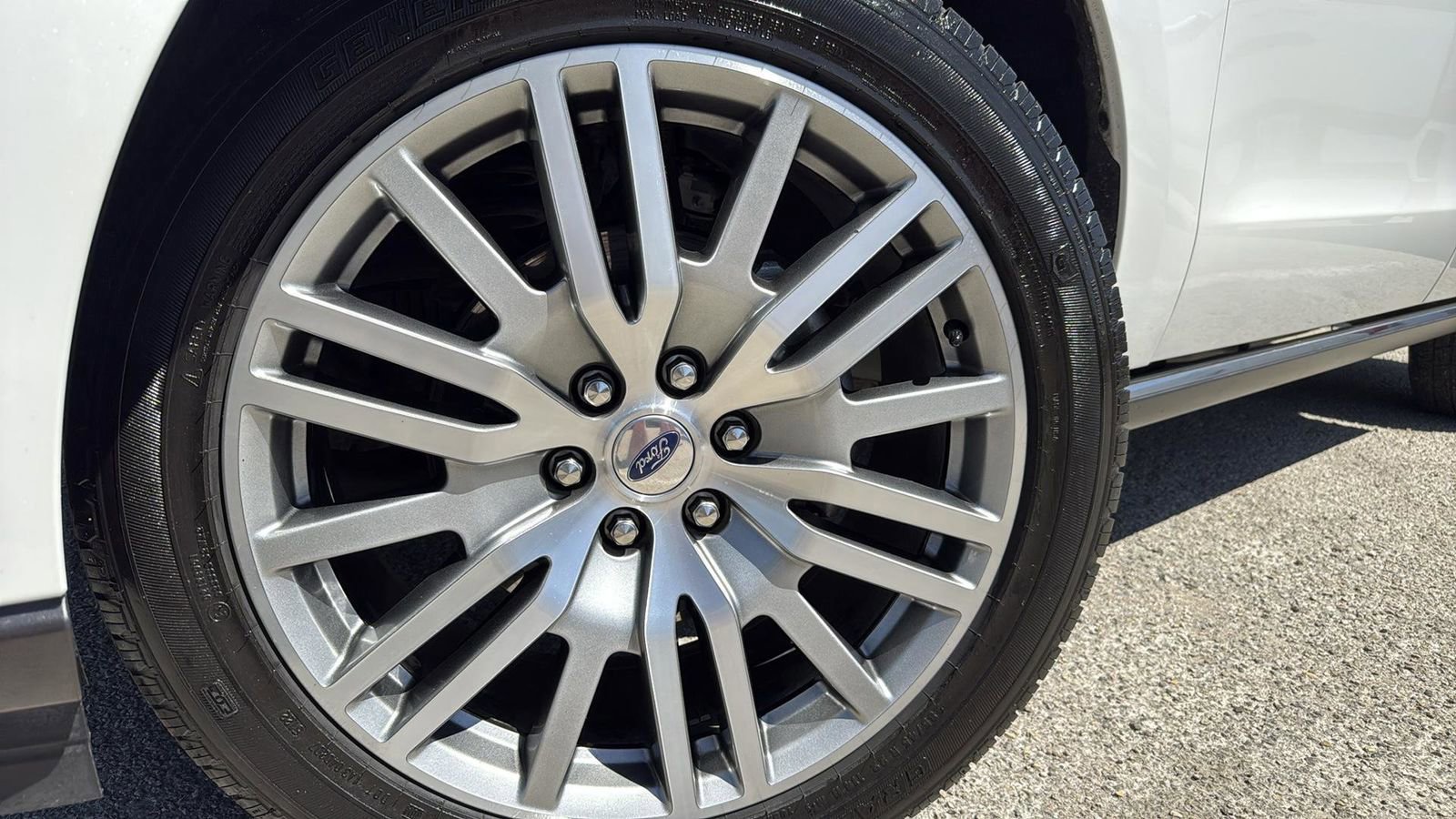 Certified 2023 Ford Expedition Limited image 9