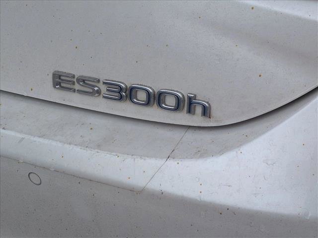 Used 2020 Lexus ES 300h w/ Premium Package image 11