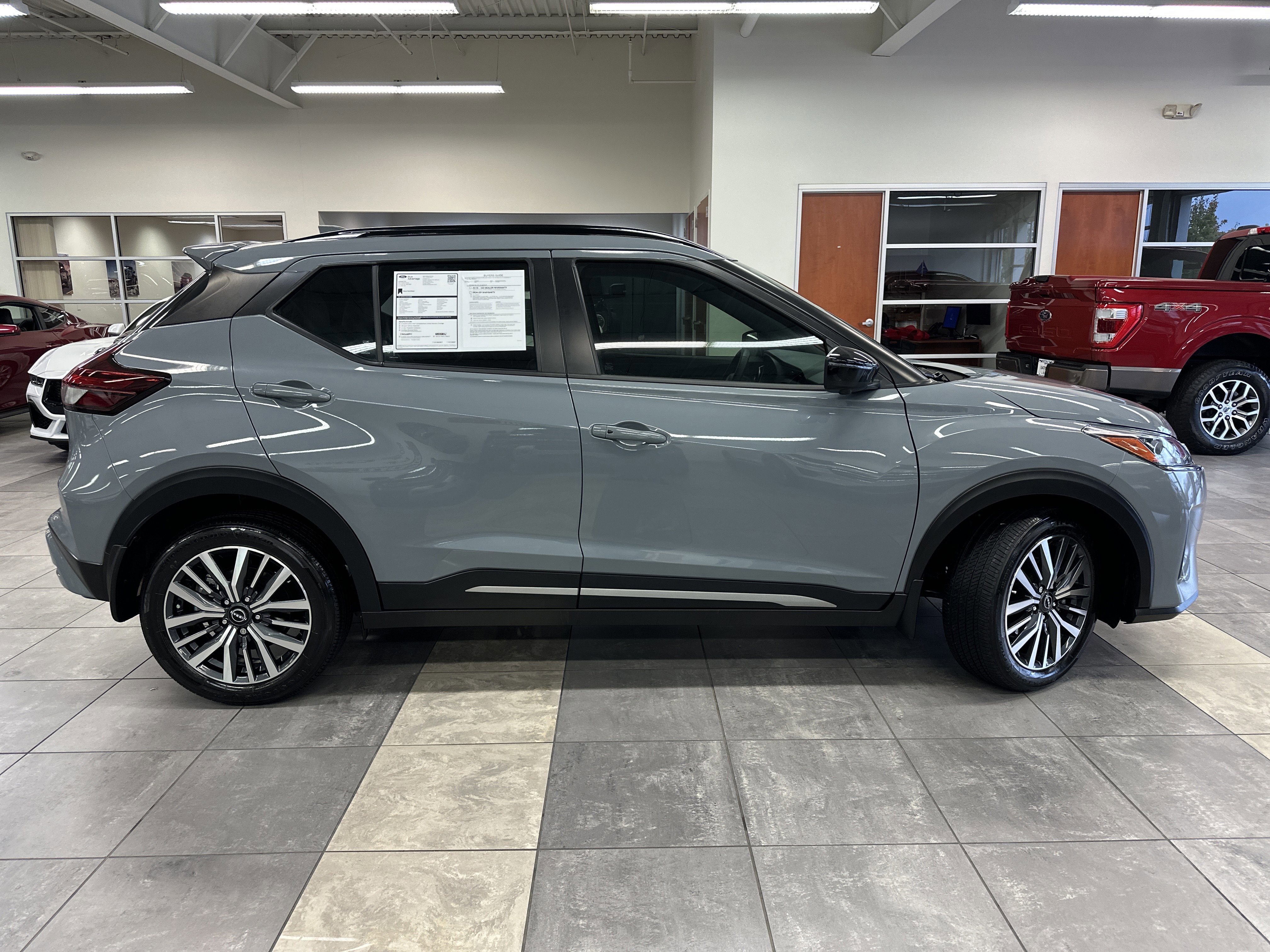 Used 2024 Nissan Kicks SR w/ SR Premium Package image 6