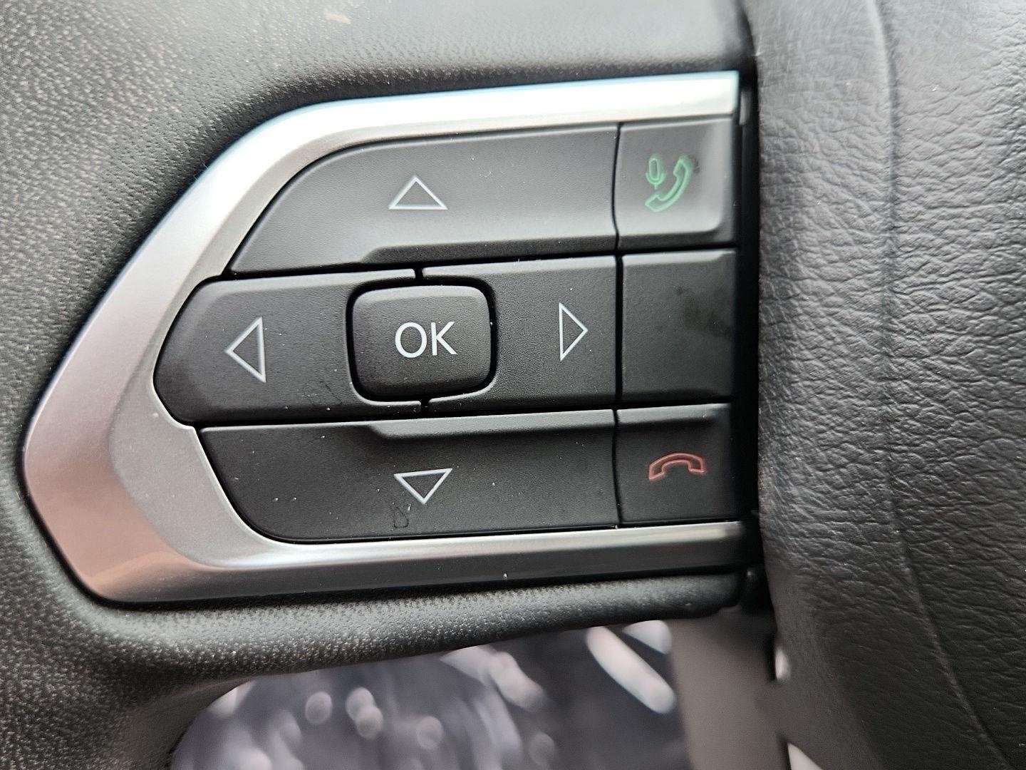 Used 2023 Jeep Compass Limited w/ Sun and Sound Group AWD/4WD image 18