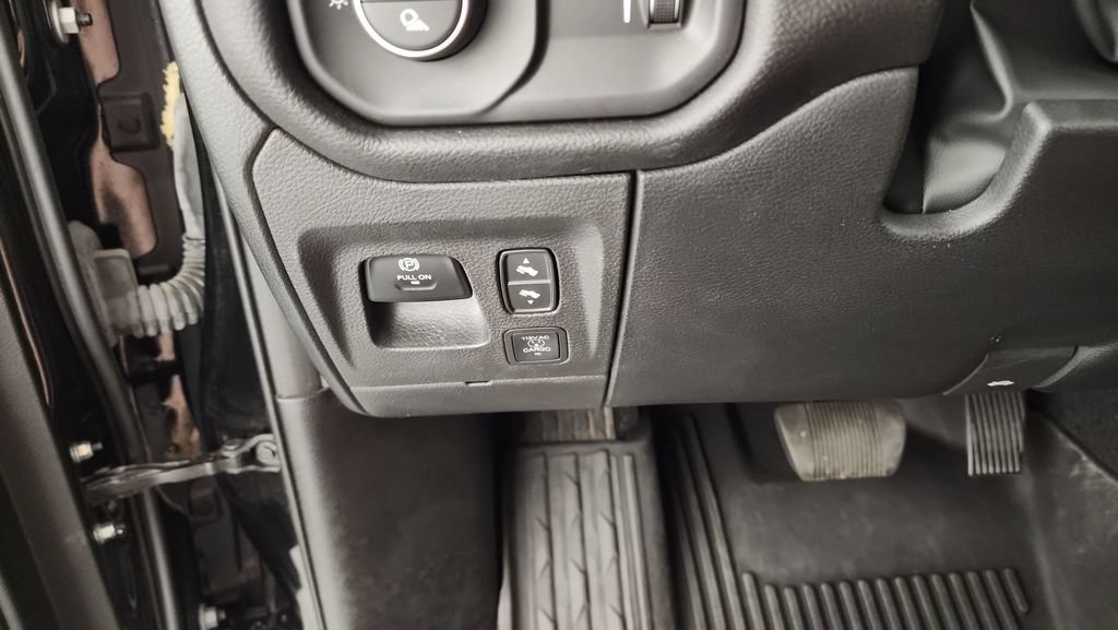 Used 2025 RAM 1500 Big Horn AWD/4WD image 23