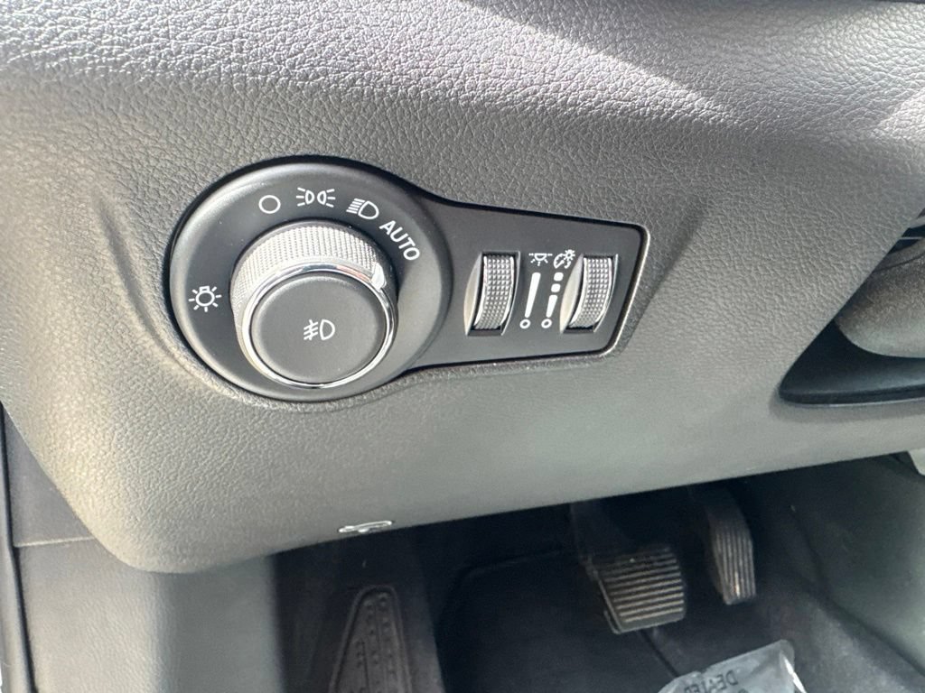 Used 2025 Jeep Compass Limited AWD/4WD image 13