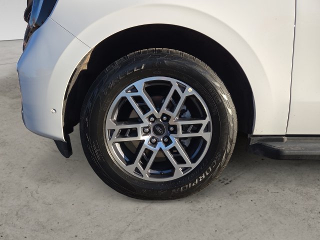 Certified 2025 Ford Expedition Active AWD/4WD image 9