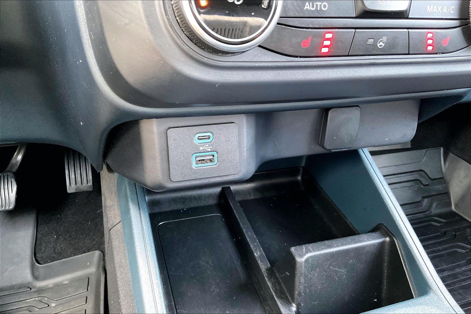 Certified 2024 Ford Maverick XLT w/ XLT Luxury Package FWD image 30