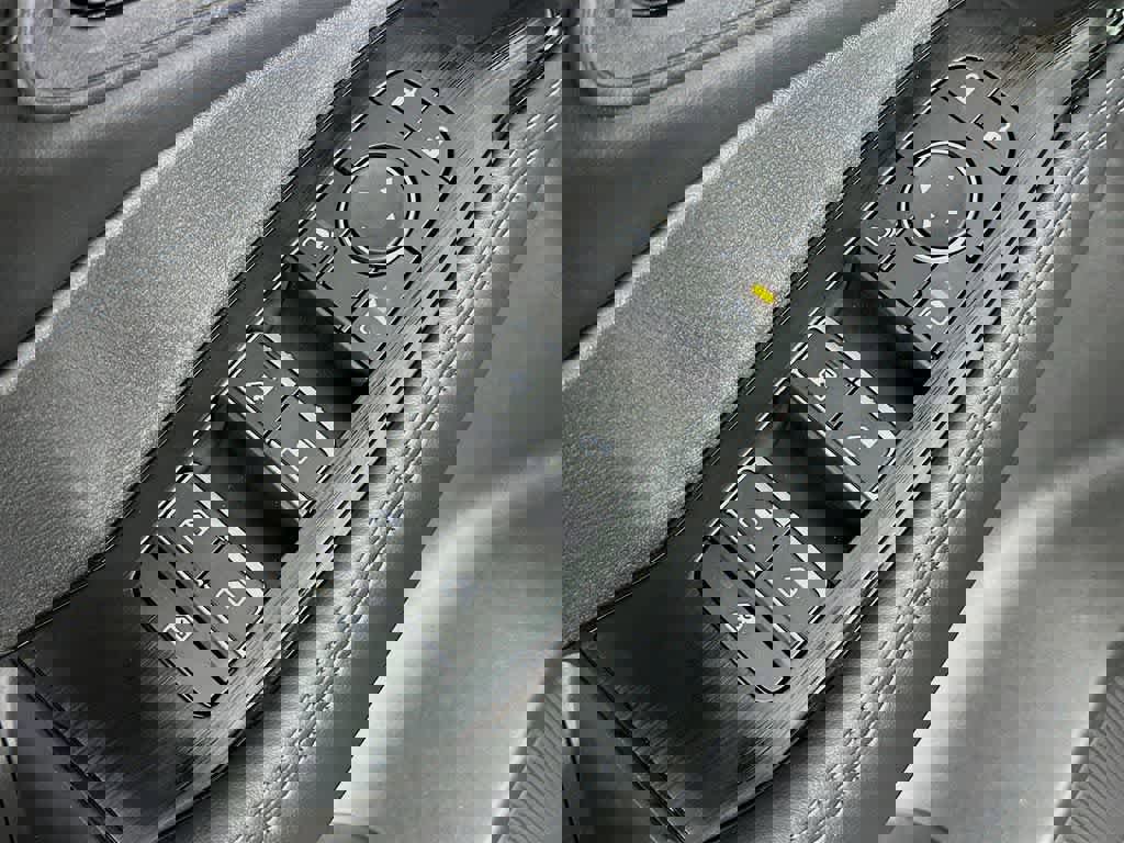 Used 2024 Nissan Rogue SL image 30