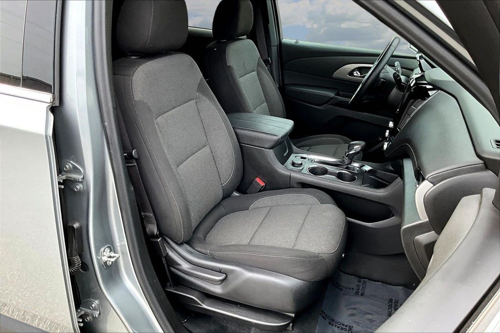 Used 2023 Chevrolet Traverse LT w/ LPO, Cargo Package AWD/4WD image 32