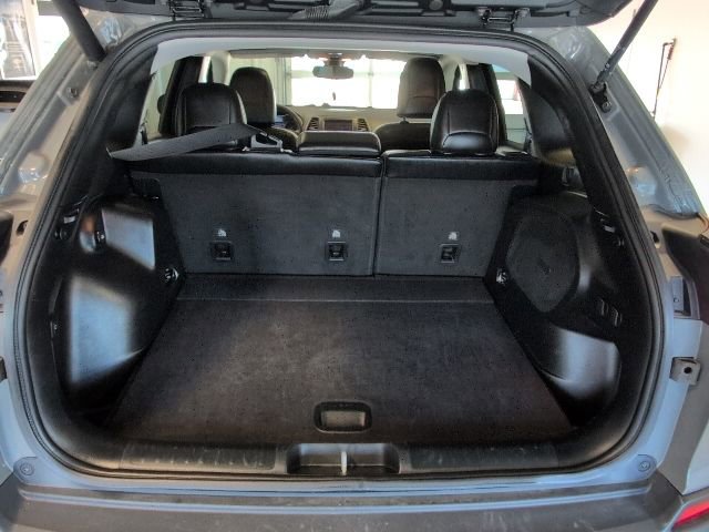 Used 2022 Jeep Cherokee Trailhawk w/ Trailhawk Elite Value Package AWD/4WD image 33