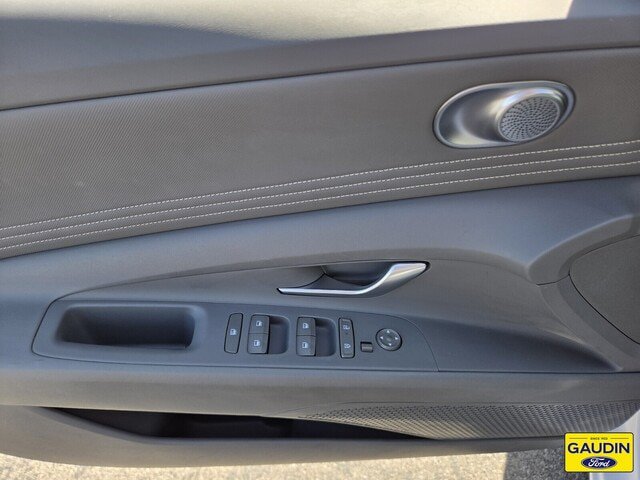 Used 2025 Hyundai Elantra SEL FWD image 18