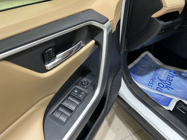 Used 2020 Toyota RAV4 XLE w/ Convenience Package FWD image 22