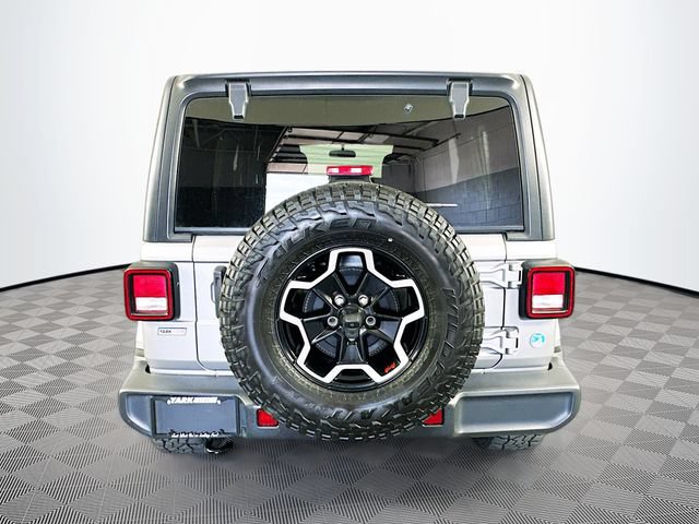 Used 2019 Jeep Wrangler Unlimited Sahara w/ Cold Weather Group AWD/4WD image 11