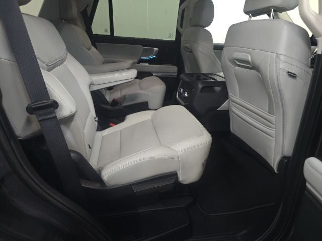 Certified 2025 Ford Expedition Platinum w/ Driver's Package AWD/4WD image 6