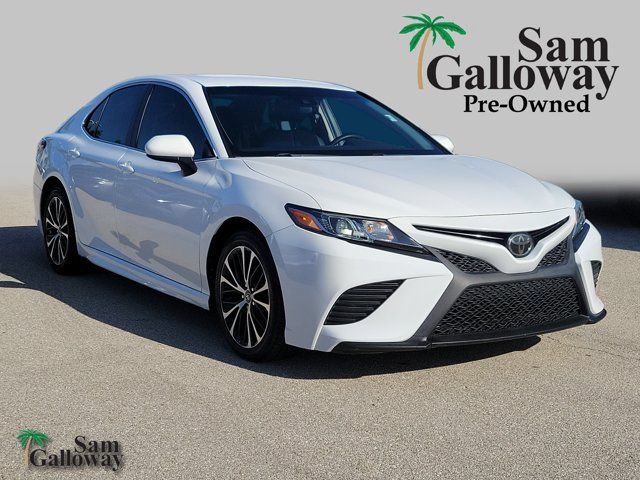 Used 2018 Toyota Camry SE FWD image 1