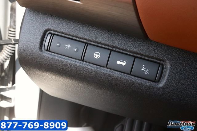 Used 2025 Nissan Pathfinder Platinum image 27