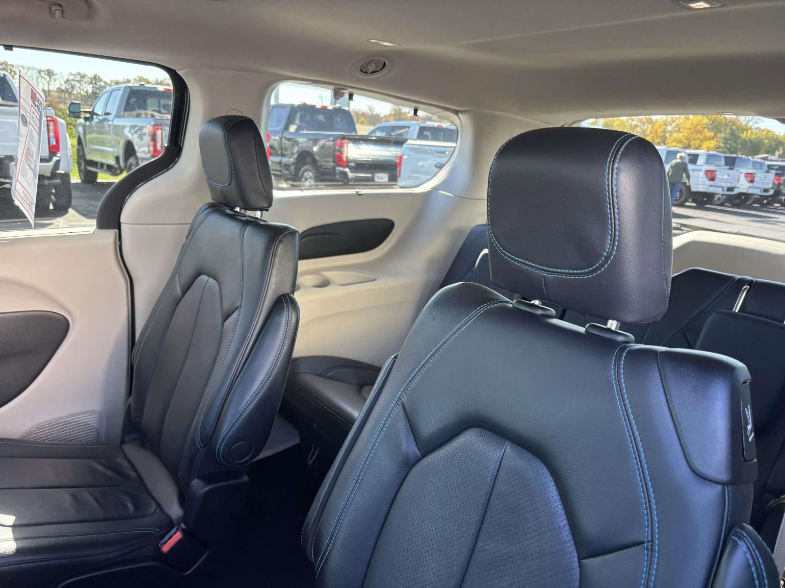 Used 2021 Chrysler Pacifica Touring-L image 27