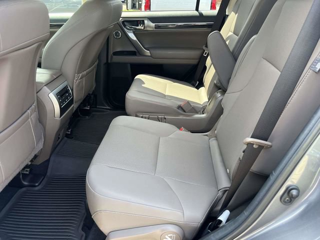 Used 2023 Lexus GX 460 Premium w/ Accessory Package AWD/4WD image 13