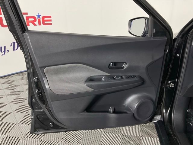 Used 2020 Nissan Kicks S image 12