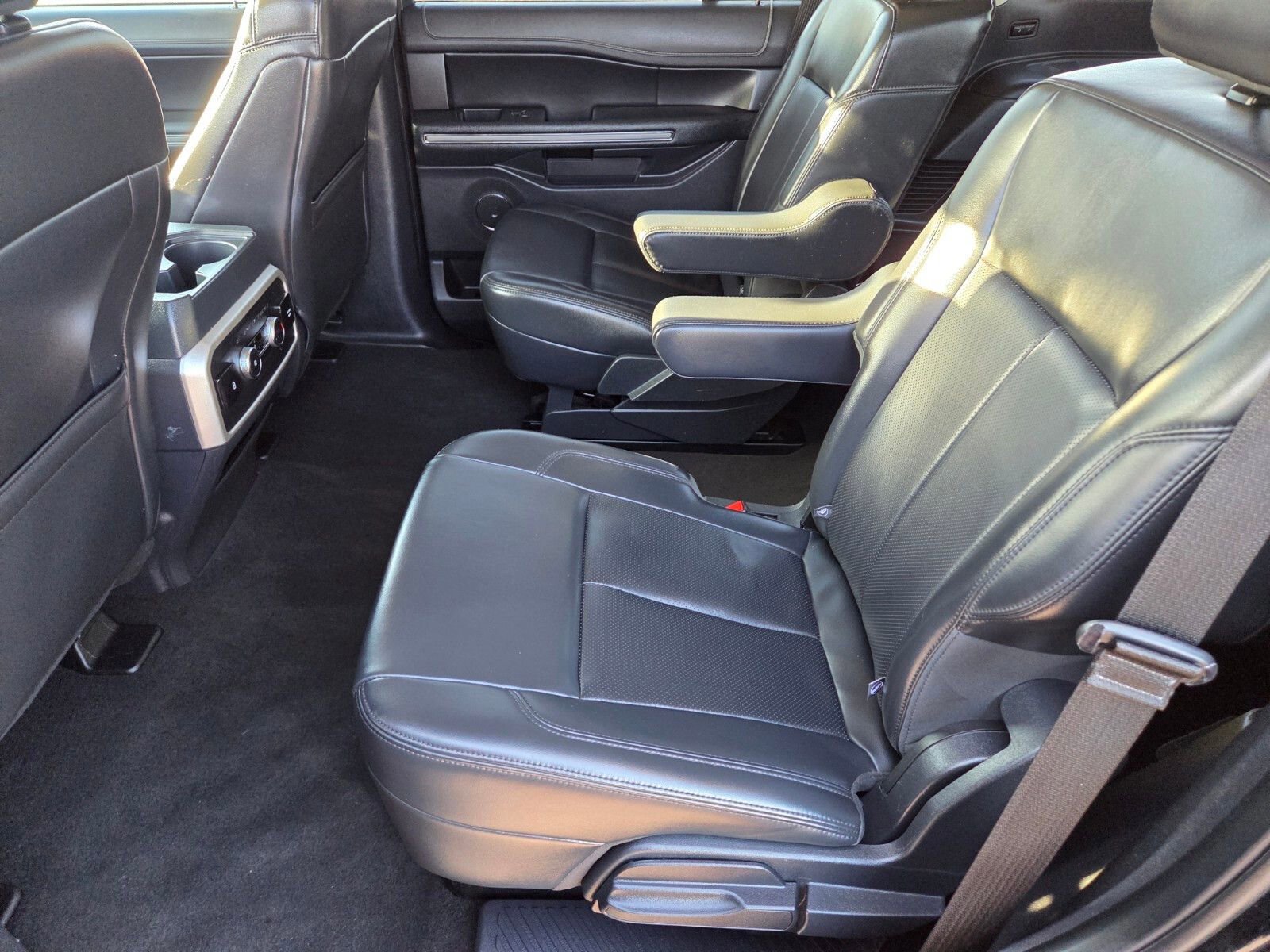 Certified 2024 Ford Expedition XLT image 11