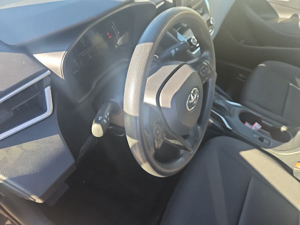 Used 2026 Toyota Corolla LE w/ LE Premium Package FWD image 9