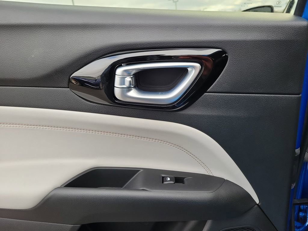 Used 2023 Jeep Compass Limited image 14