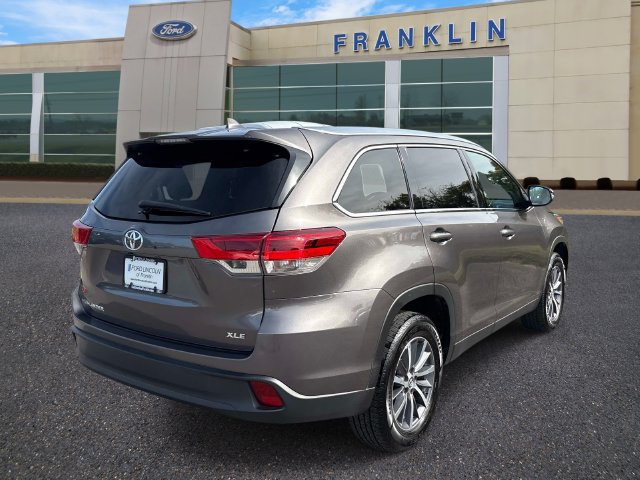 Used 2019 Toyota Highlander XLE FWD image 7
