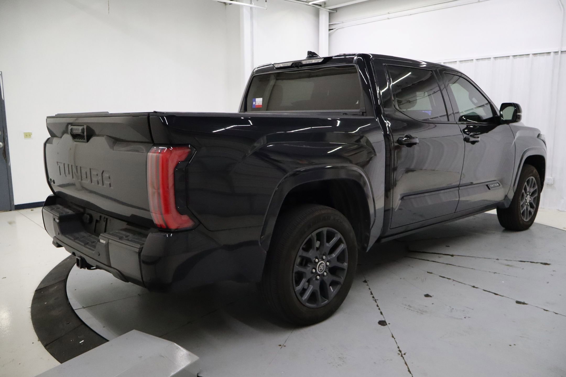 Used 2023 Toyota Tundra Platinum image 2