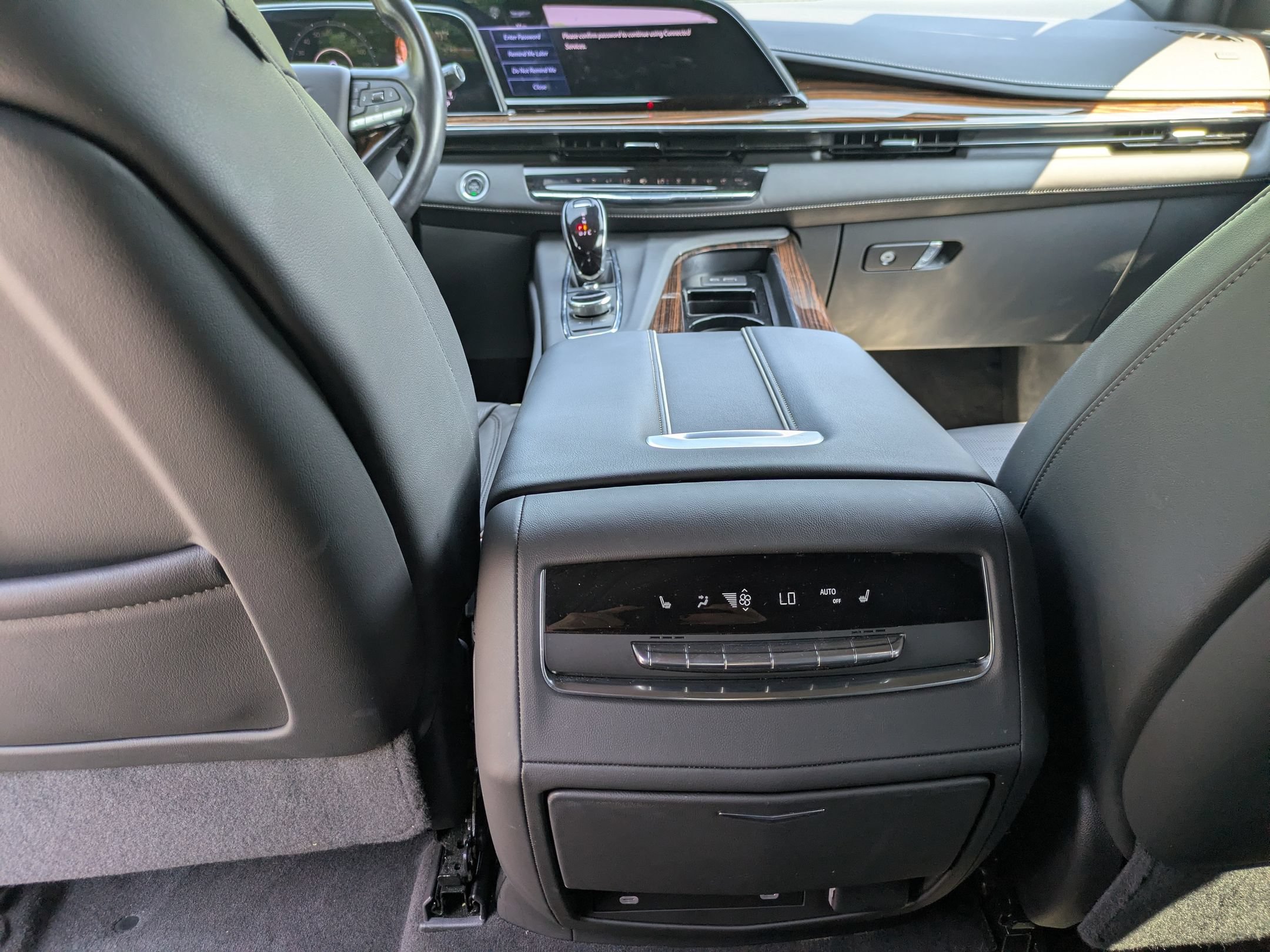 Used 2023 Cadillac Escalade Premium Luxury AWD/4WD image 33