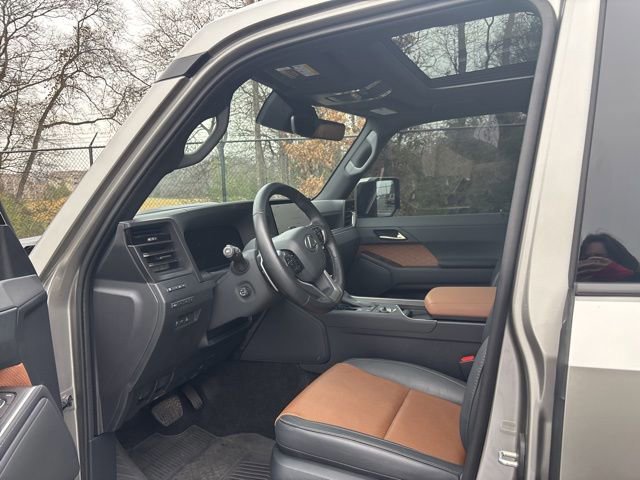 Used 2024 Lexus GX 550 image 13