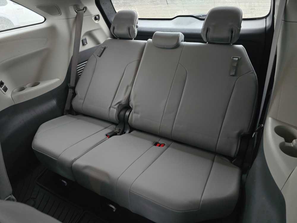 Used 2021 Toyota Sienna XLE image 17