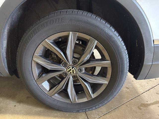 Used 2023 Volkswagen Tiguan SE w/ Panoramic Sunroof Package FWD image 35