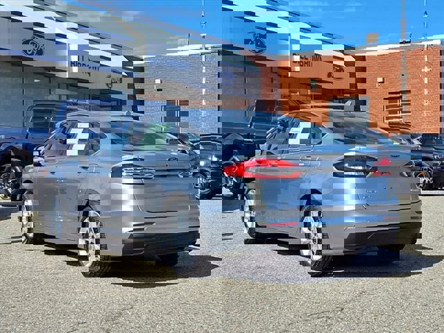 Certified 2020 Ford Fusion SE image 3