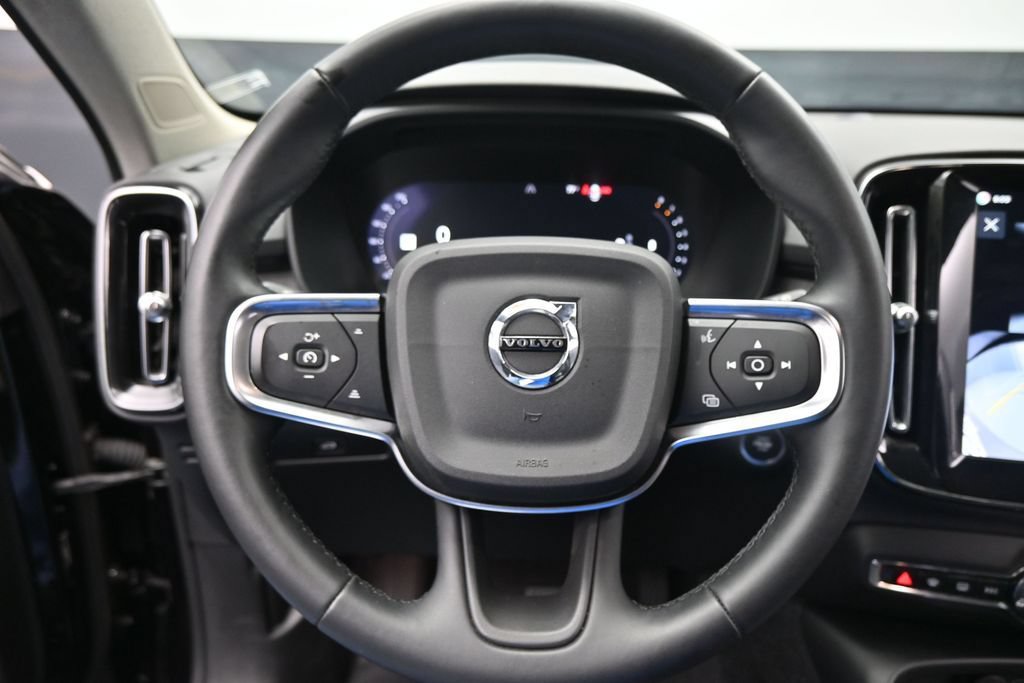 Used 2025 Volvo XC40 B5 Plus AWD/4WD image 16