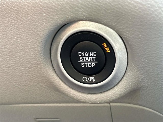 Used 2024 Chrysler Pacifica Touring-L image 31