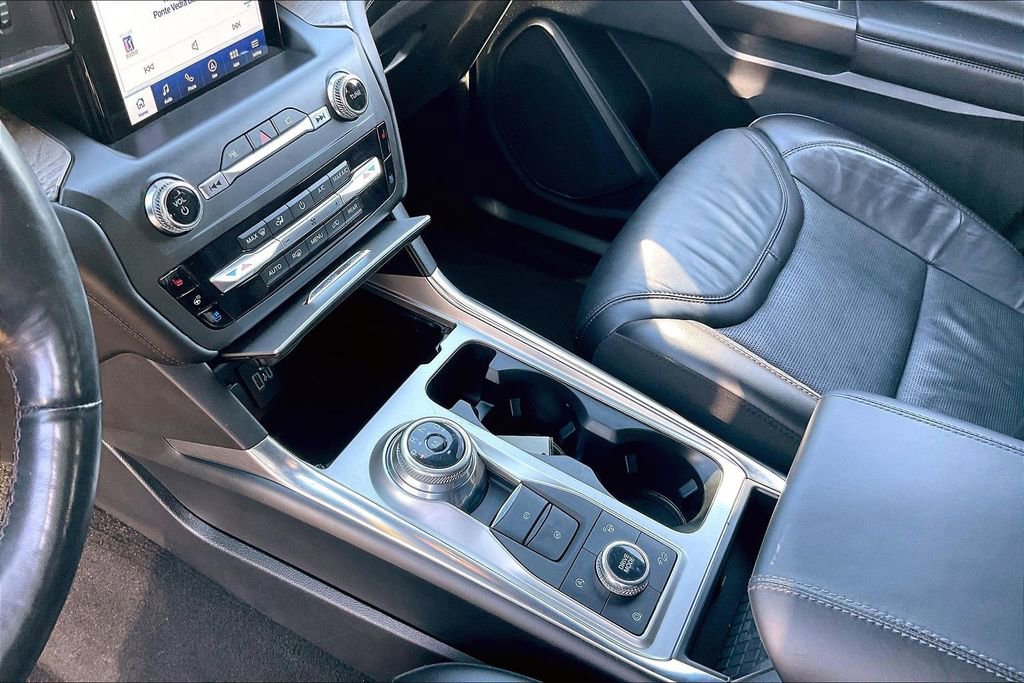 Certified 2020 Ford Explorer Platinum w/ Premium Technology Package image 15