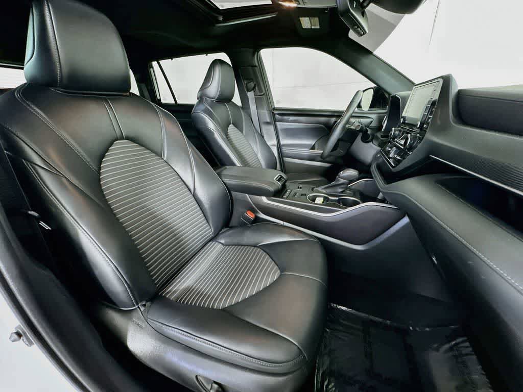 Used 2022 Toyota Highlander XSE FWD image 15