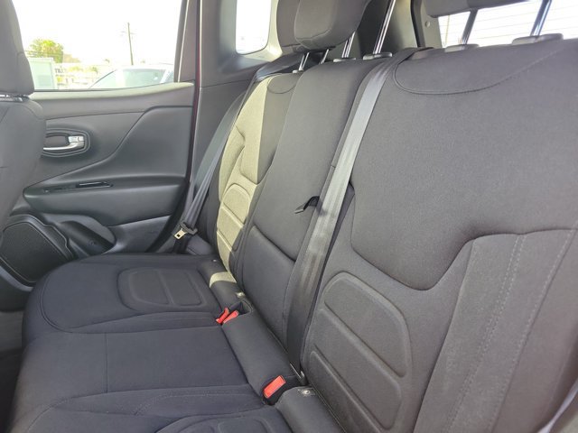 Used 2022 Jeep Renegade Latitude w/ Convenience Group AWD/4WD image 17