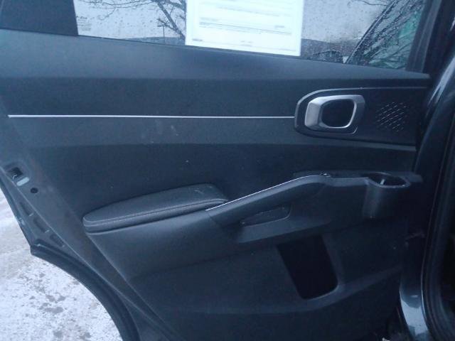 Used 2022 Kia Sorento LX image 18