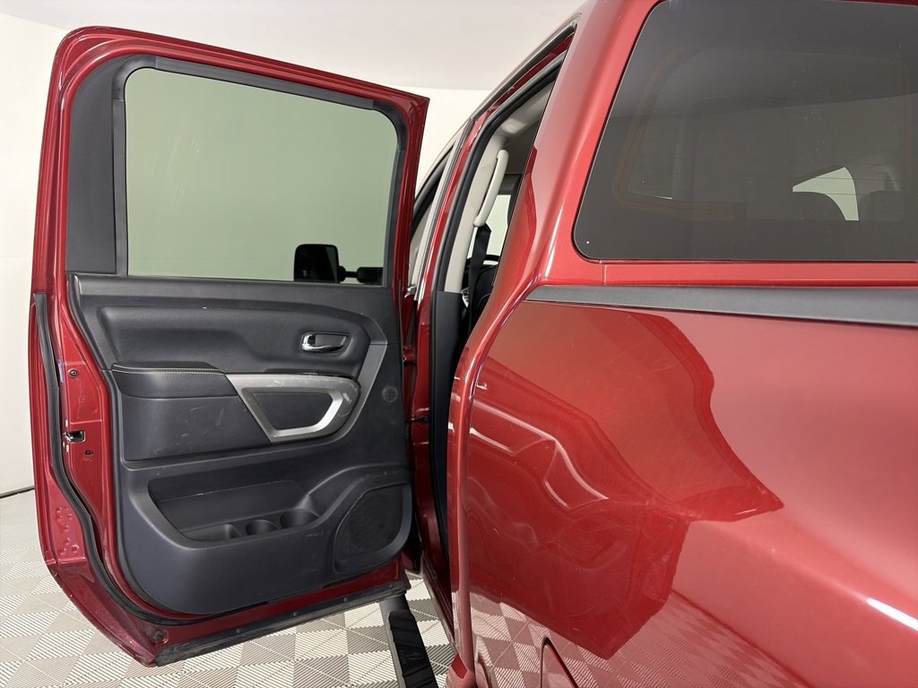 Used 2017 Nissan Titan PRO-4X image 12