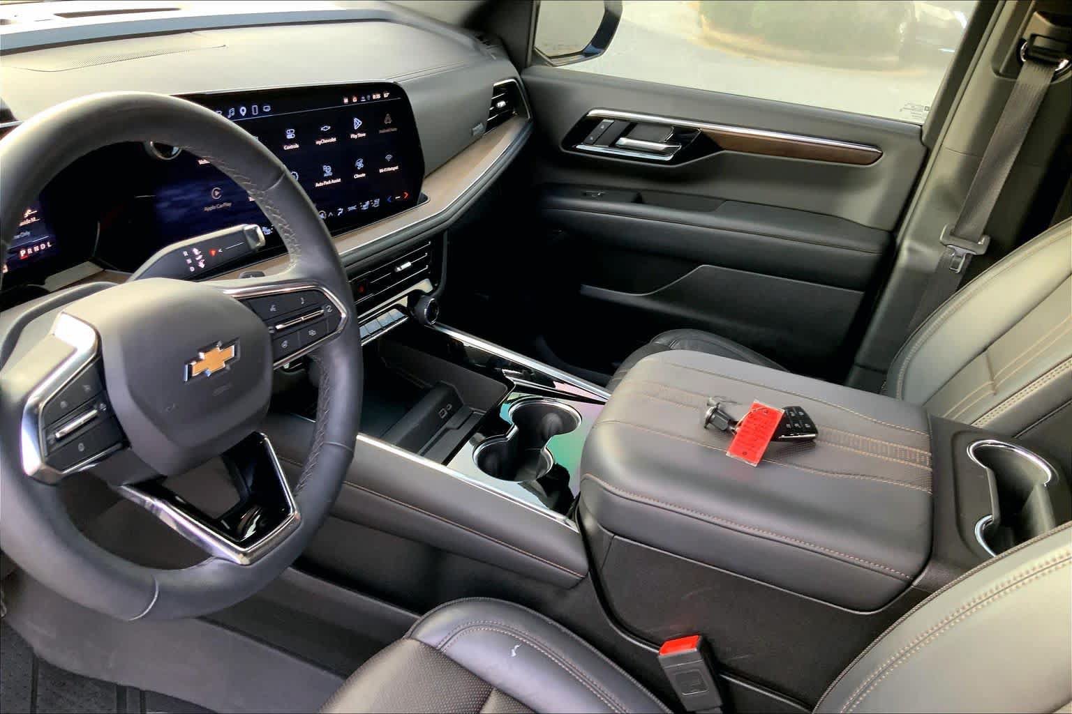 Used 2025 Chevrolet Tahoe High Country AWD/4WD image 16