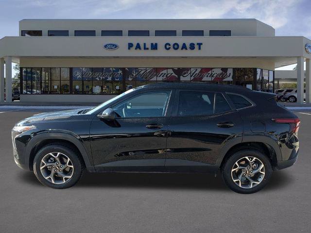 Used 2025 Chevrolet Trax LT FWD image 7