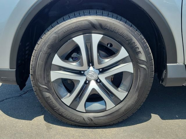 Used 2018 Toyota RAV4 LE w/ All Weather Liner Package FWD image 22