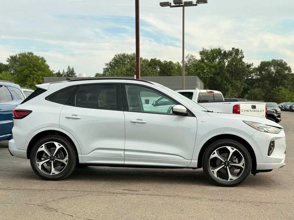 Certified 2025 Ford Escape ST-Line Elite w/ Premium Technology Package AWD/4WD image 29