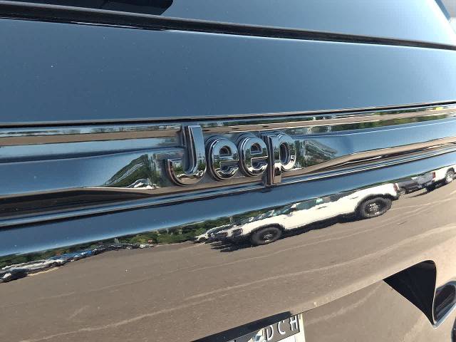 Used 2025 Jeep Grand Cherokee Altitude AWD/4WD image 28