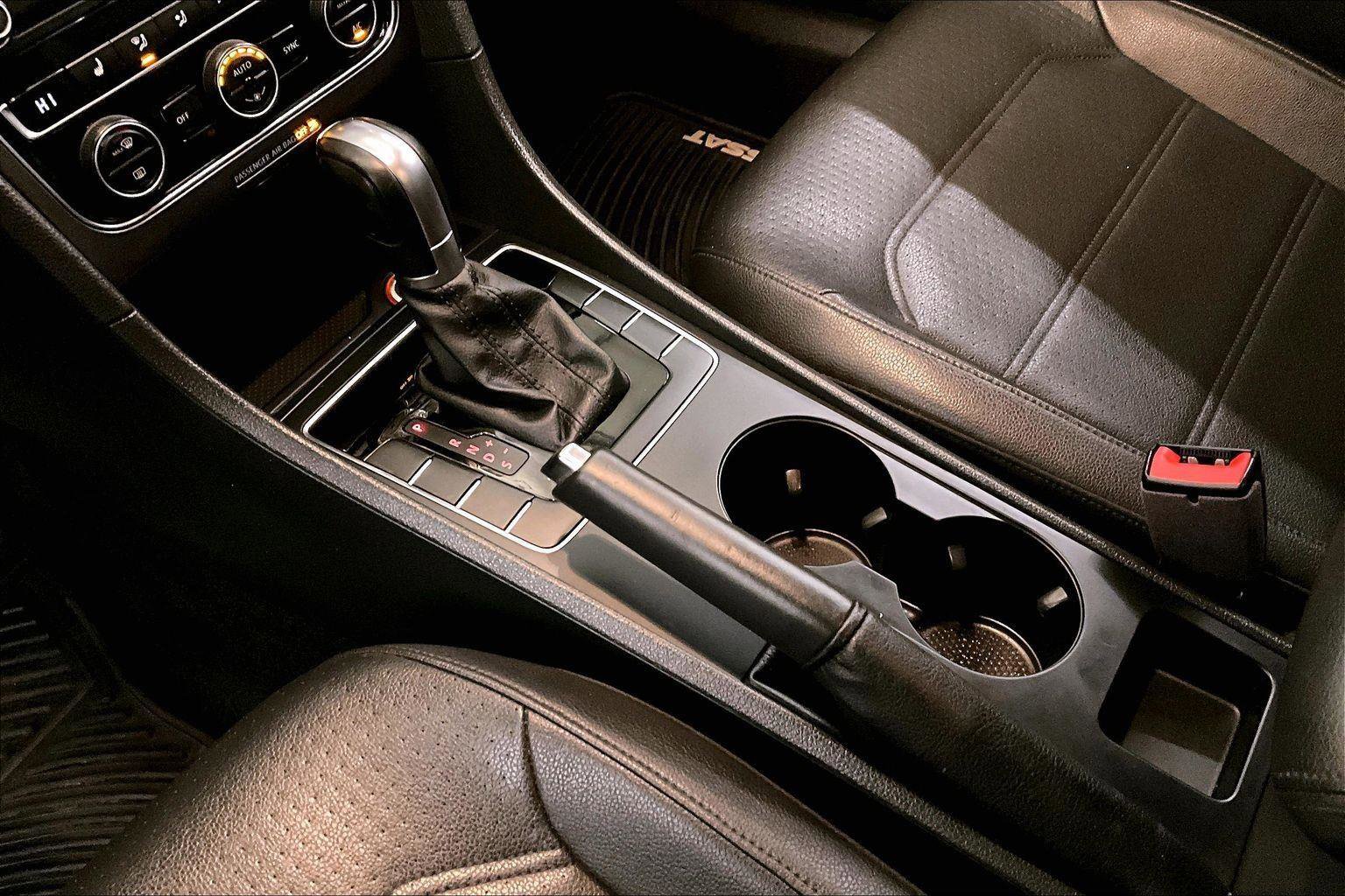 Used 2017 Volkswagen Passat 1.8T R-Line image 16