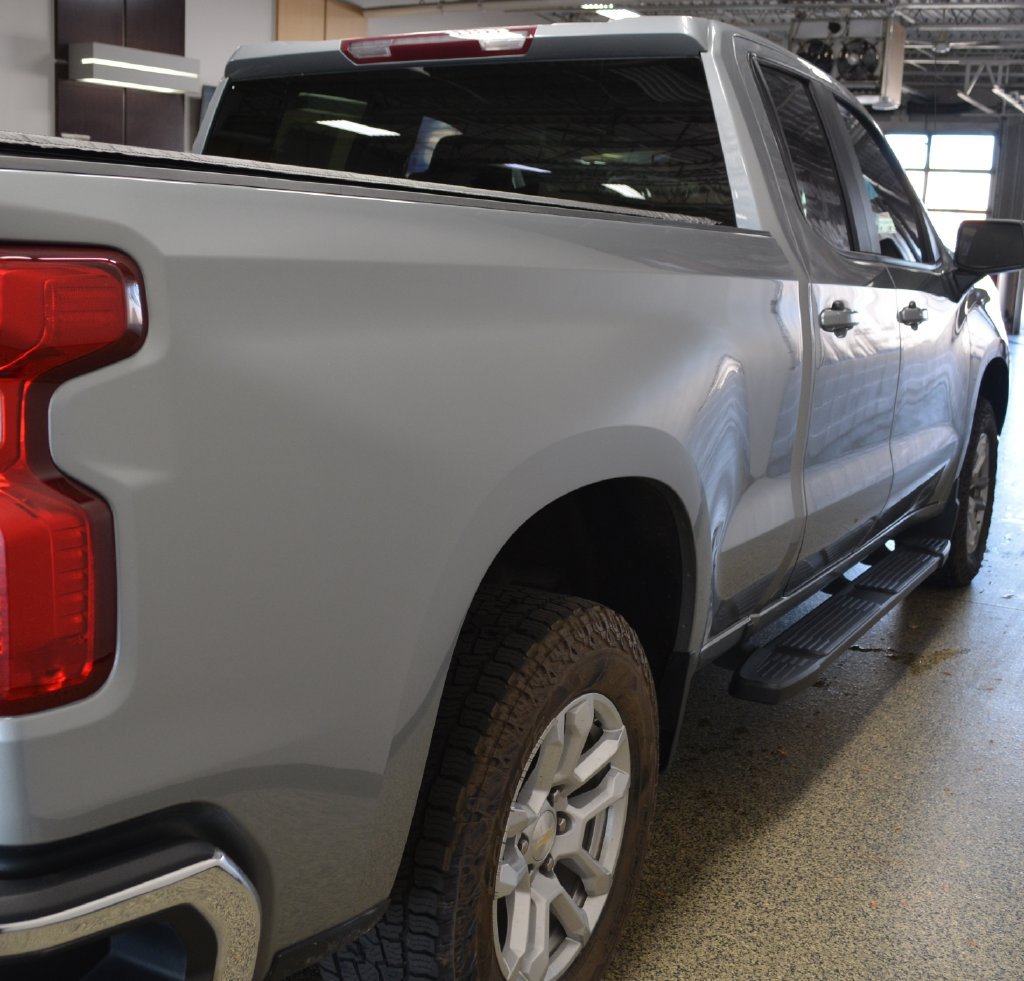 Used 2023 Chevrolet Silverado 1500 LT AWD/4WD image 6