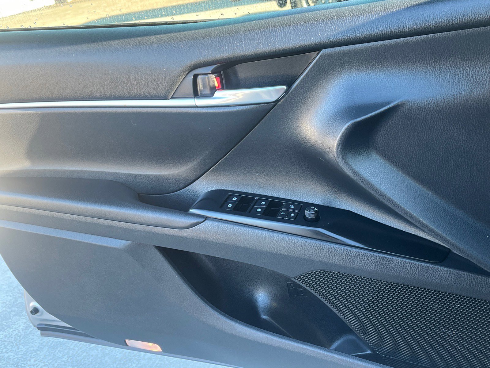 Used 2018 Toyota Camry SE image 19